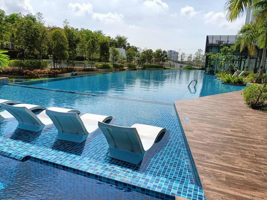 Greenfield Residence Sunway 2-5 Pax By Convivial Staycation B08 Petaling Jaya Exterior photo